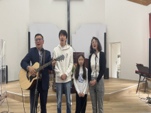 바트나산 집사님 가정의 특송 - 예수 우리 왕이여